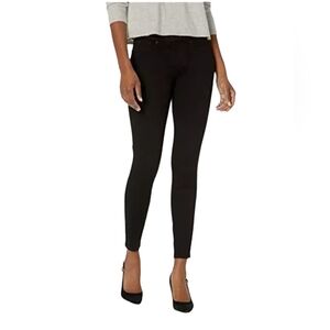 Levi's Totally Shaping Pull On Skinny jeans.